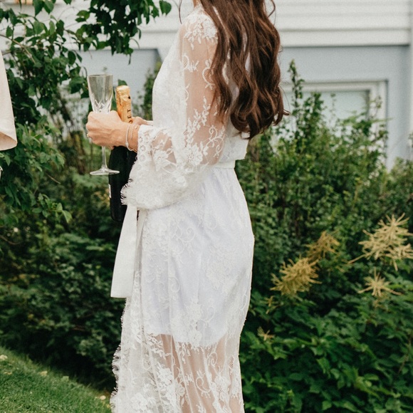 Lace robe - perfect for wedding day - Picture 2 of 3